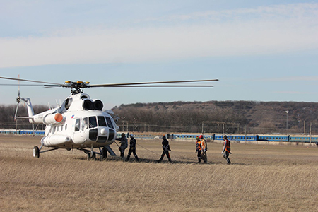 «КРЫМ-СПАС» продолжает принимать участие в учебных тренировках по беспарашютному десантированию - «МЧС» «КРЫМ-СПАС» продолжает принимать участие в учебных тренировках по беспарашютному десантированию - «МЧС»