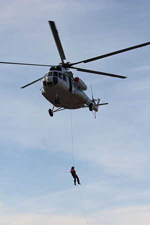 «КРЫМ-СПАС» продолжает принимать участие в учебных тренировках по беспарашютному десантированию - «МЧС» «КРЫМ-СПАС» продолжает принимать участие в учебных тренировках по беспарашютному десантированию - «МЧС»