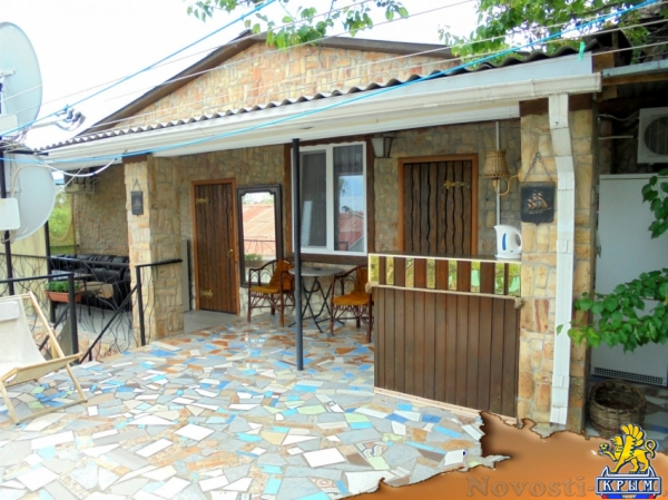 Отдых в Феодосии. Двухкомнатный домик с террасой на 3-7 человек в Феодосии. Отдых в Крыму 2017 - жильё в Крыму без посредников - «Отдых в Феодосии» Отдых в Феодосии. Двухкомнатный домик с террасой на 3-7 человек в Феодосии. Отдых в Крыму 2017 - жильё в Крыму без посредников - «Отдых в Феодосии»