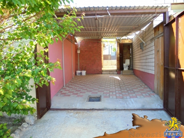 Отдых в Феодосии. Отдельный трехкомнатный дом со своим закрытым двором и гаражом, без хозяев, в Феодосии. Отдых в Крыму 2017 - жильё в Крыму без посредников - «Отдых в Феодосии»