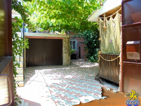 Отдых в Феодосии. Четырехкомнатный двухэтажный дом в Феодосии. Отдых в Крыму 2017 - жильё в Крыму без посредников - «Отдых в Феодосии» Отдых в Феодосии. Четырехкомнатный двухэтажный дом в Феодосии. Отдых в Крыму 2017 - жильё в Крыму без посредников - «Отдых в Феодосии»