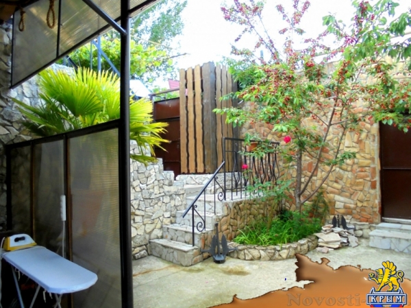 Отдых в Феодосии. Двухкомнатный домик с беседкой на 3-5 человек в Феодосии. Отдых в Крыму 2017 - жильё в Крыму без посредников - «Отдых в Феодосии» Отдых в Феодосии. Двухкомнатный домик с беседкой на 3-5 человек в Феодосии. Отдых в Крыму 2017 - жильё в Крыму без посредников - «Отдых в Феодосии»