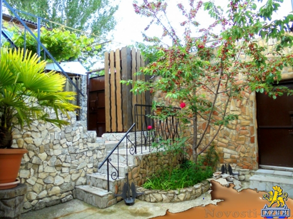 Отдых в Феодосии. Домик под абрикосовым деревом на 2-4 человека в Феодосии. Отдых в Крыму 2017 - жильё в Крыму без посредников - «Отдых в Феодосии» Отдых в Феодосии. Домик под абрикосовым деревом на 2-4 человека в Феодосии. Отдых в Крыму 2017 - жильё в Крыму без посредников - «Отдых в Феодосии»