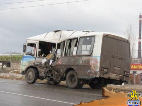 Четыре человека пострадали в столкновении рейсового автобуса и бензовоза на трассе Симферополь – Феодосия (ФОТО) - «Возвращение в Россию»