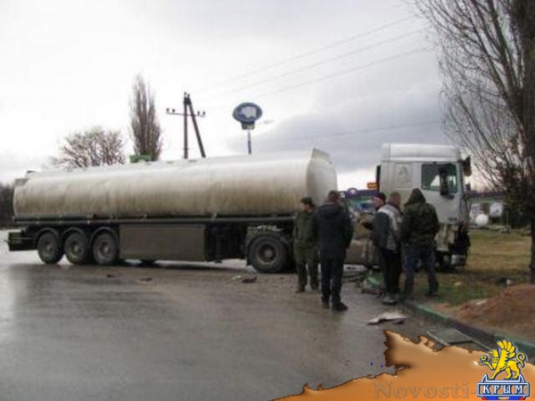 Четыре человека пострадали в столкновении рейсового автобуса и бензовоза на трассе Симферополь – Феодосия (ФОТО) - «Возвращение в Россию»