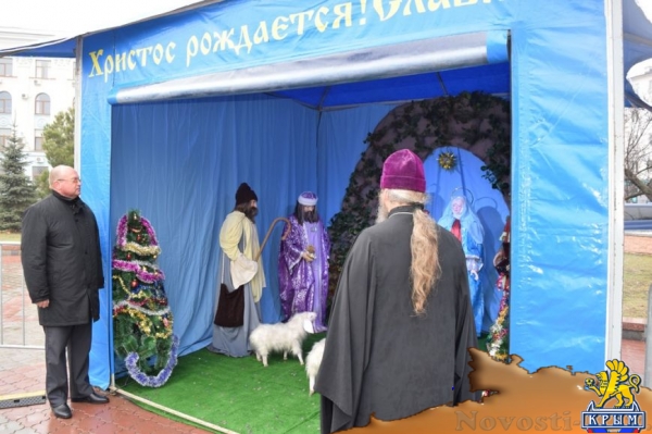 В центре Симферополя открылся Рождественский вертеп (ФОТОФАКТ) - «Симферополь» В центре Симферополя открылся Рождественский вертеп (ФОТОФАКТ) - «Симферополь»