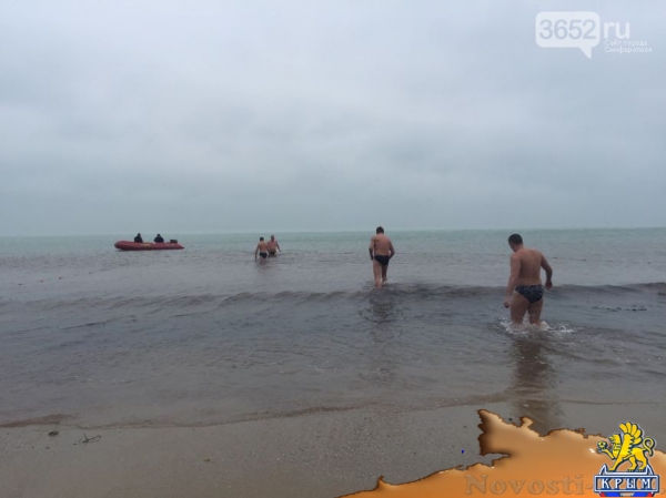 В Евпатории на Рождество "моржи" искупались в "теплом" море (ФОТОФАКТ) - «Симферополь»