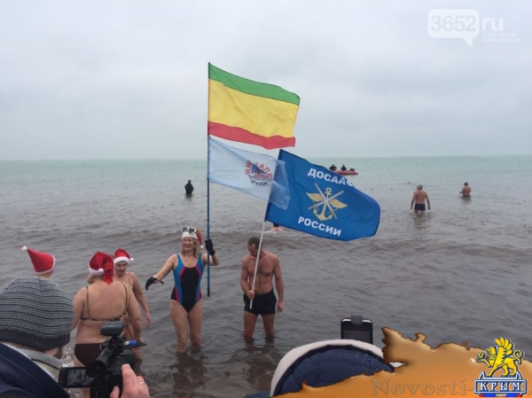 В Евпатории на Рождество "моржи" искупались в "теплом" море (ФОТОФАКТ) - «Симферополь»