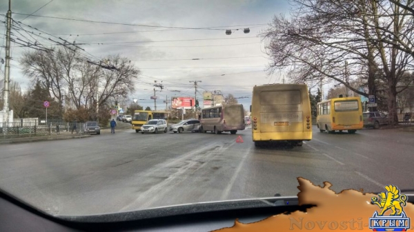 В Симферополе рейсовый автобус протаранил легковушку (ФОТО) - «Симферополь»