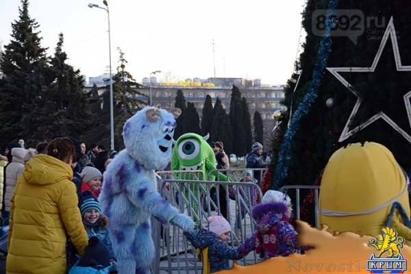 Засверкала волшебными огнями новогодняя елка КИЦ  - «Культура»