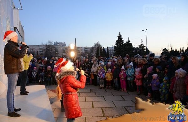 Засверкала волшебными огнями новогодняя елка КИЦ  - «Культура»
