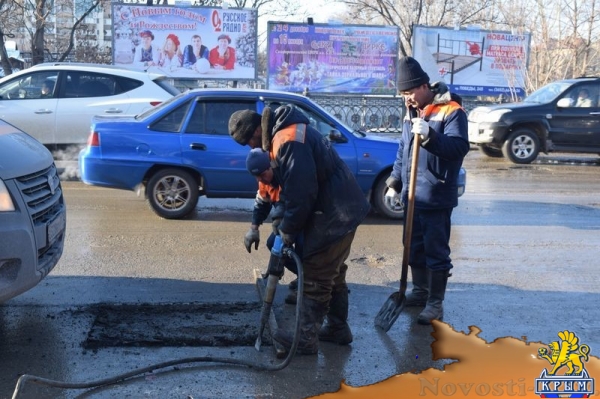 Симферопольские дорожники вышли на ремонт проезжей части – самые большие ямы обещают устранить за две недели (ФОТО) - «Общество Крыма»