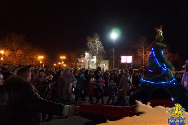 Севастопольцы поздравили жителей города с Новым годом (ФОТО) - «Экономика Крыма»