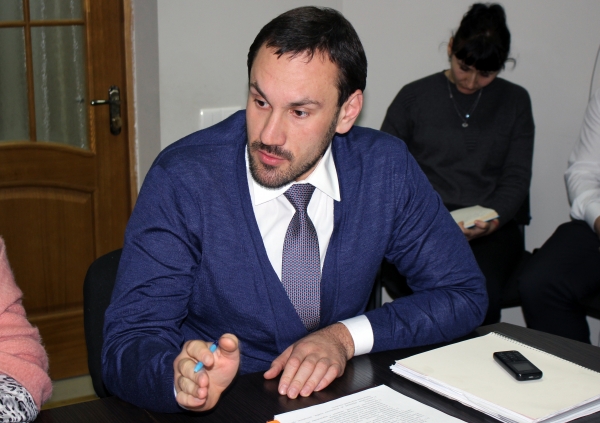 По итогам 2016 года трудовые контракты не продлены с руководящим составом 4-х структурных подразделений Госкомрегистра - «Госкомрегистр»