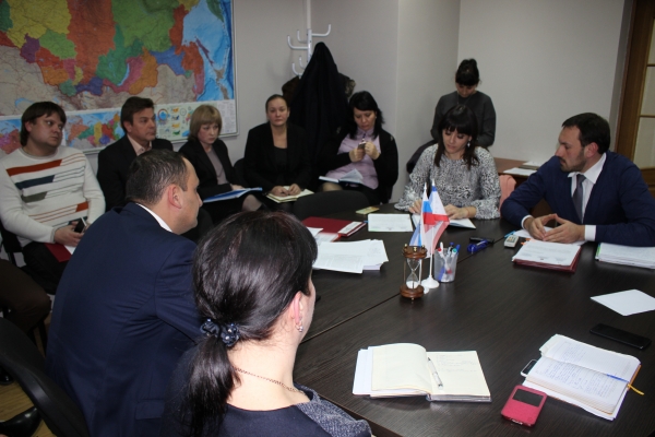 По итогам 2016 года трудовые контракты не продлены с руководящим составом 4-х структурных подразделений Госкомрегистра - «Госкомрегистр»