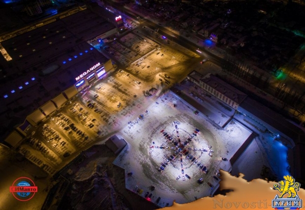 В Симферополе построили "автоснежинку" (ФОТОФАКТ) - «Симферополь» В Симферополе построили "автоснежинку" (ФОТОФАКТ) - «Симферополь»