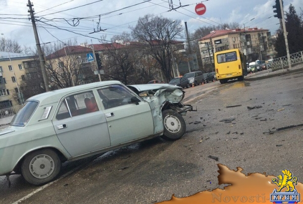 В Севастополе 5 человек пострадали в столкновении "Волги" с маршруткой (ФОТО)  - «Происшествия»