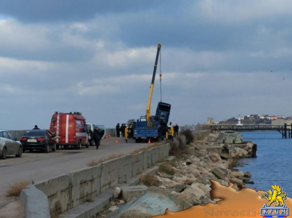 В Севастополе после новогодней ночи из моря выловили легковушку с людьми (ФОТО)  - «Происшествия»