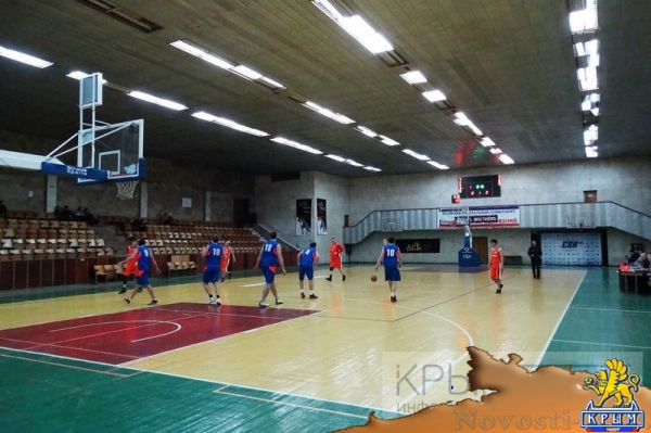 Участники из Ялты и Керчи продолжают возглавлять два дивизиона чемпионата Крыма по баскетболу среди мужских команд (ФОТО) - «Спорт Крыма»