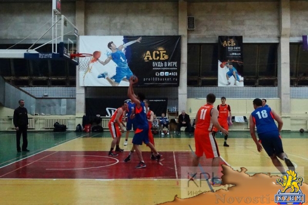 Участники из Ялты и Керчи продолжают возглавлять два дивизиона чемпионата Крыма по баскетболу среди мужских команд (ФОТО) - «Спорт Крыма»