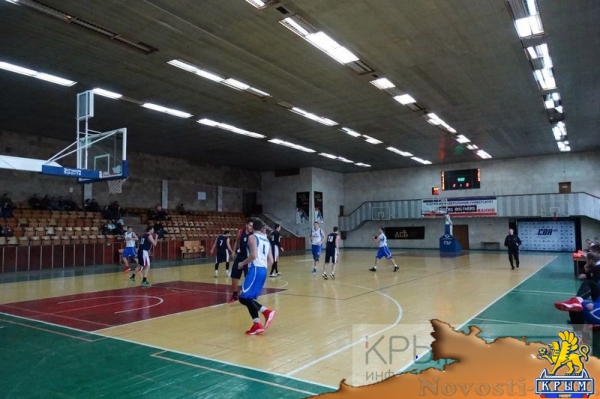 Участники из Ялты и Керчи продолжают возглавлять два дивизиона чемпионата Крыма по баскетболу среди мужских команд (ФОТО) - «Спорт Крыма»
