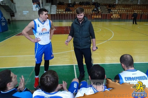 Участники из Ялты и Керчи продолжают возглавлять два дивизиона чемпионата Крыма по баскетболу среди мужских команд (ФОТО) - «Спорт Крыма»