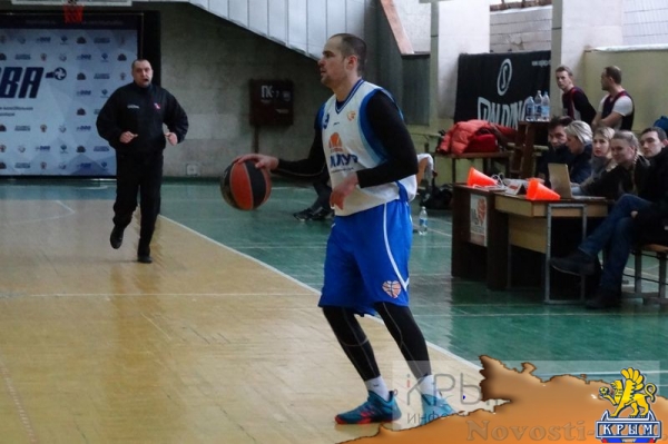Участники из Ялты и Керчи продолжают возглавлять два дивизиона чемпионата Крыма по баскетболу среди мужских команд (ФОТО) - «Спорт Крыма»