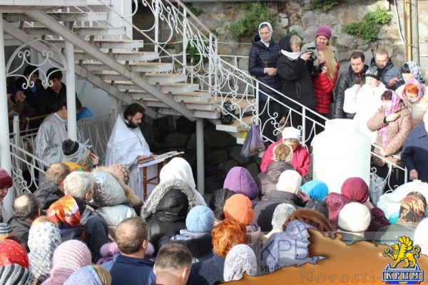 Крестные ходы в честь Крещения прошли в Гурзуфе, Ялте и Алупке (ФОТО) - «Культура Крыма»