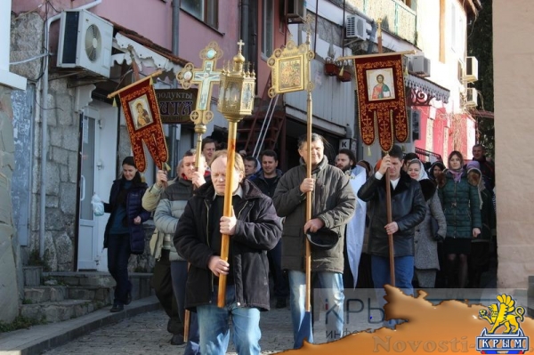 Крестные ходы в честь Крещения прошли в Гурзуфе, Ялте и Алупке (ФОТО) - «Культура Крыма»