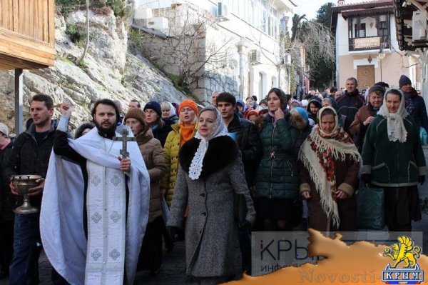 Крестные ходы в честь Крещения прошли в Гурзуфе, Ялте и Алупке (ФОТО) - «Культура Крыма»