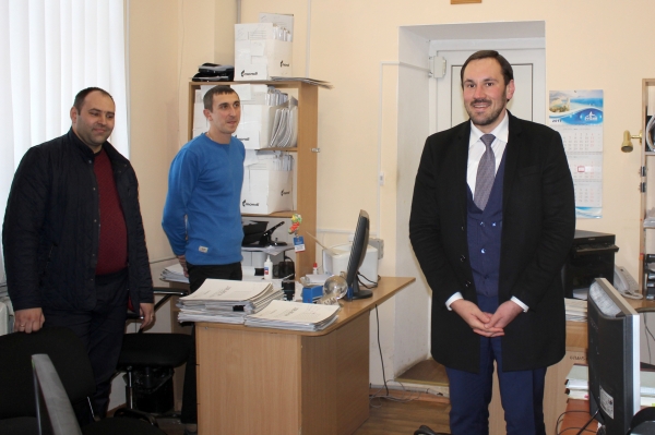 Александр Спиридонов посетил с рабочим визитом территориальные подразделения Госкомрегистра в Феодосии, Керчи и Ленино - «Госкомрегистр»