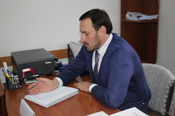 Александр Спиридонов посетил с рабочим визитом территориальные подразделения Госкомрегистра в Феодосии, Керчи и Ленино - «Госкомрегистр»