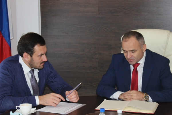 Правильно выстроенный диалог между Госкомрегистром и муниципалитетами позволяет решать вопросы, волнующие крымчан, без лишней бумажной волокиты — Александр Спиридонов - «Госкомрегистр»