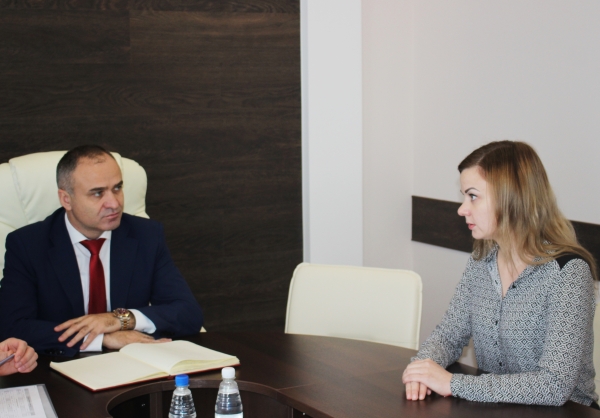 Правильно выстроенный диалог между Госкомрегистром и муниципалитетами позволяет решать вопросы, волнующие крымчан, без лишней бумажной волокиты — Александр Спиридонов - «Госкомрегистр»