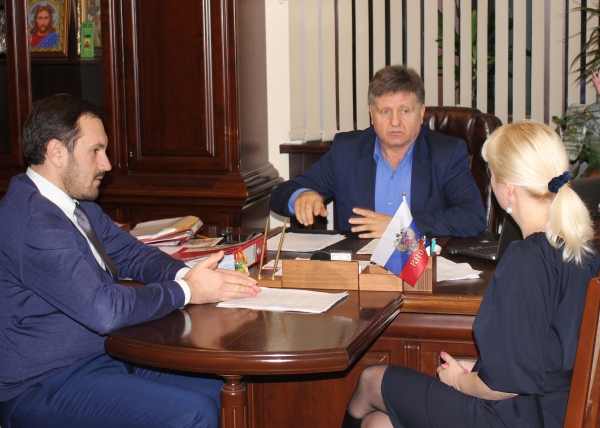 Правильно выстроенный диалог между Госкомрегистром и муниципалитетами позволяет решать вопросы, волнующие крымчан, без лишней бумажной волокиты — Александр Спиридонов - «Госкомрегистр»