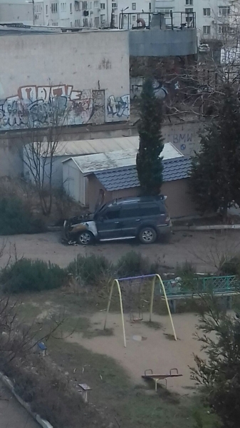 Владельцы сгоревшего в Севастополе внедорожника ищут очевидцев происшествия (ФОТО)  - «Новости Севастополя»