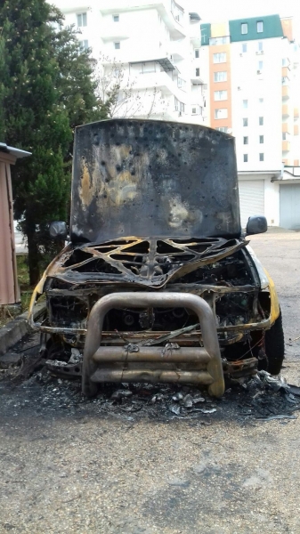 Владельцы сгоревшего в Севастополе внедорожника ищут очевидцев происшествия (ФОТО)  - «Новости Севастополя»