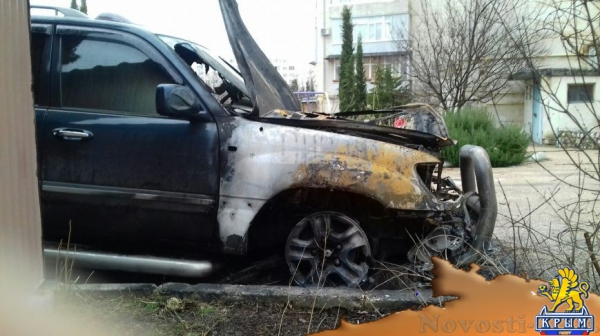 Владельцы сгоревшего в Севастополе внедорожника ищут очевидцев происшествия (ФОТО)  - «Происшествия»