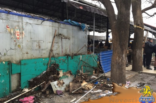 В Симферополе более половины торговых объектов у Центрального рынка работают с нарушениями (ФОТО) - «Симферополь»