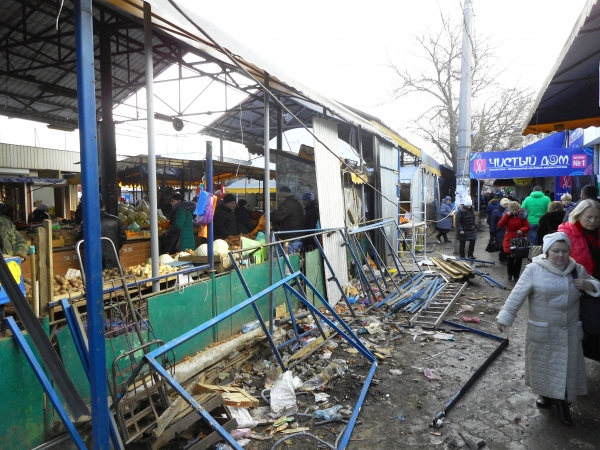 Нарушитель спустя год судебных тяжб приступил к демонтажу самостроя на Центральном рынке Симферополя - Александр Спиридонов - «Госкомрегистр»