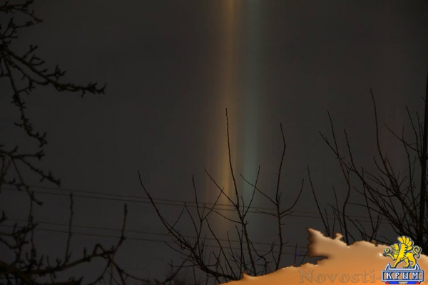 Керчане сфотографировали странный свет над Керченским проливом - «Керчь»