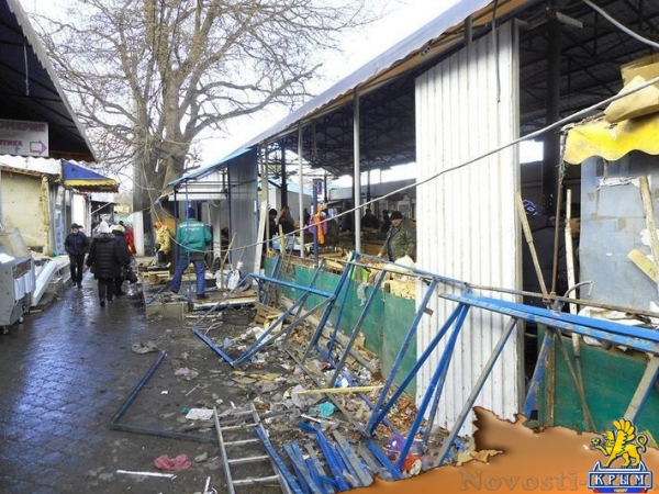 Владелец микрорынка на симферопольской улице Козлова самостоятельно демонтировал часть торговых объектов после года судебных тяжб (ФОТО) - «Экономика Крыма»