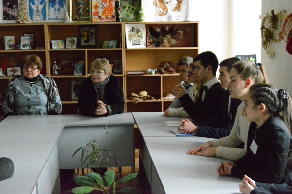 Уполномоченный по правам человека в Республике Крым Людмила Лубина провела круглый стол с «министрами» школьного парламента - «Правам человека» Уполномоченный по правам человека в Республике Крым Людмила Лубина провела круглый стол с «министрами» школьного парламента - «Правам человека»