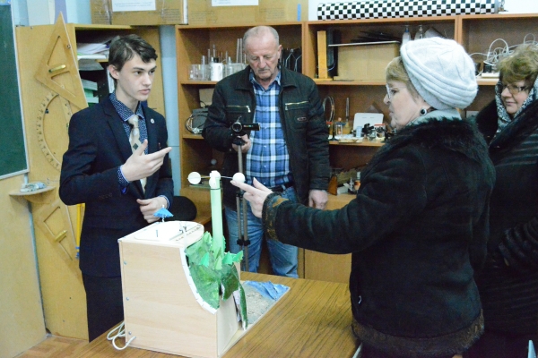 Уполномоченный по правам человека в Республике Крым Людмила Лубина провела круглый стол с «министрами» школьного парламента - «Правам человека» Уполномоченный по правам человека в Республике Крым Людмила Лубина провела круглый стол с «министрами» школьного парламента - «Правам человека»