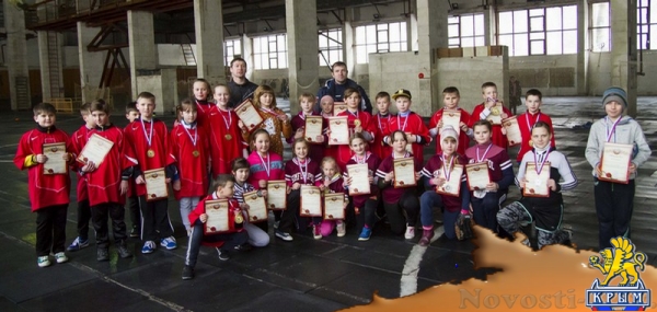 Сборная двух спортивных школ Симферополя выиграла первенство Крыма по софтболу в зале (ФОТО) - «Спорт Крыма»