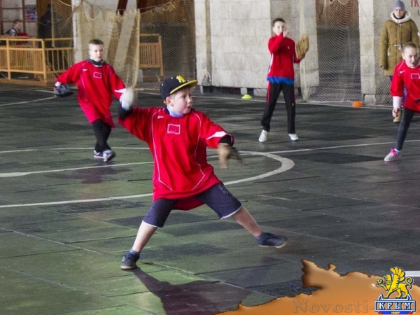 Сборная двух спортивных школ Симферополя выиграла первенство Крыма по софтболу в зале (ФОТО) - «Спорт Крыма»