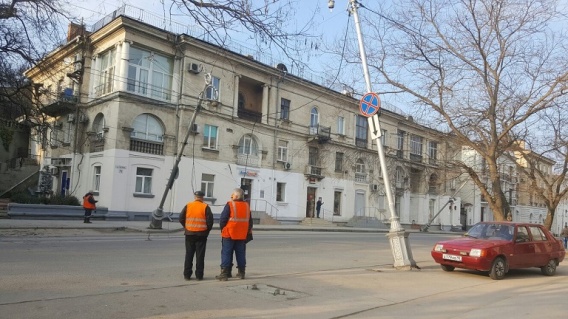 Троллейбус 2222 повыдергивал столбы на улице Ленина - «Происшествия» Троллейбус 2222 повыдергивал столбы на улице Ленина - «Происшествия»