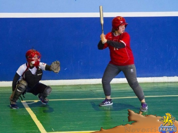 Команда «Гелиос-юниор» из Симферополя выиграла первенство Крыма среди девушек 13-16 лет по софтболу в зале (ФОТО) - «Политика Крыма»