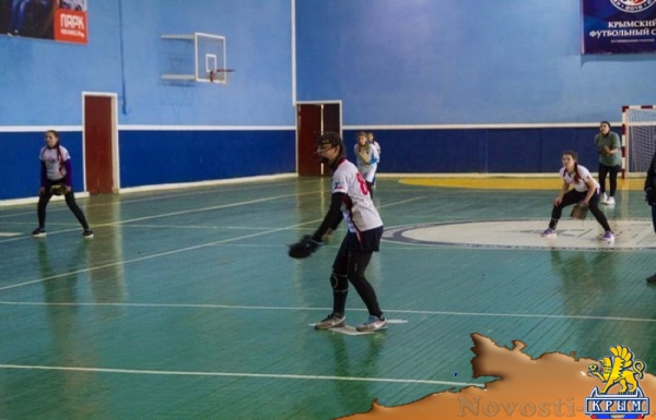 Команда «Гелиос-юниор» из Симферополя выиграла первенство Крыма среди девушек 13-16 лет по софтболу в зале (ФОТО) - «Политика Крыма»