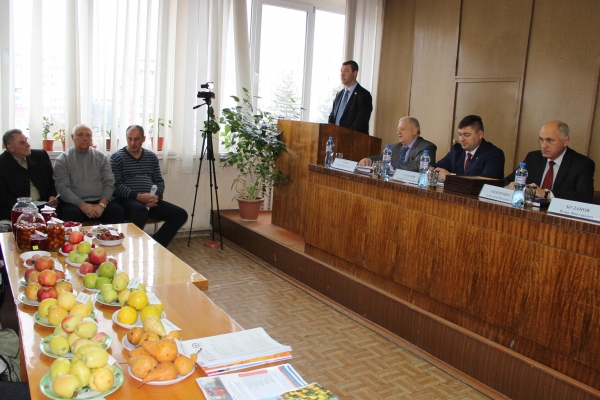 Валентина Кирлица: Процедура оформления земельных участков — одна из наиболее актуальных для крымских сельхозтоваропроизводителей - «Госкомрегистр»